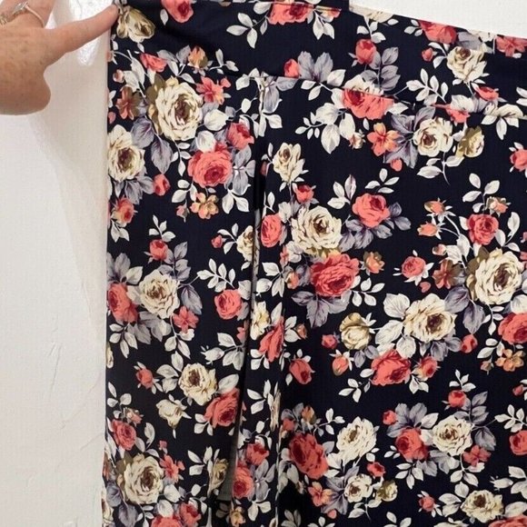 Marina Long Sleeve Floral Print Shark Bite Hem Cold Shoulder Top Plus Size 2X - Picture 3 of 4